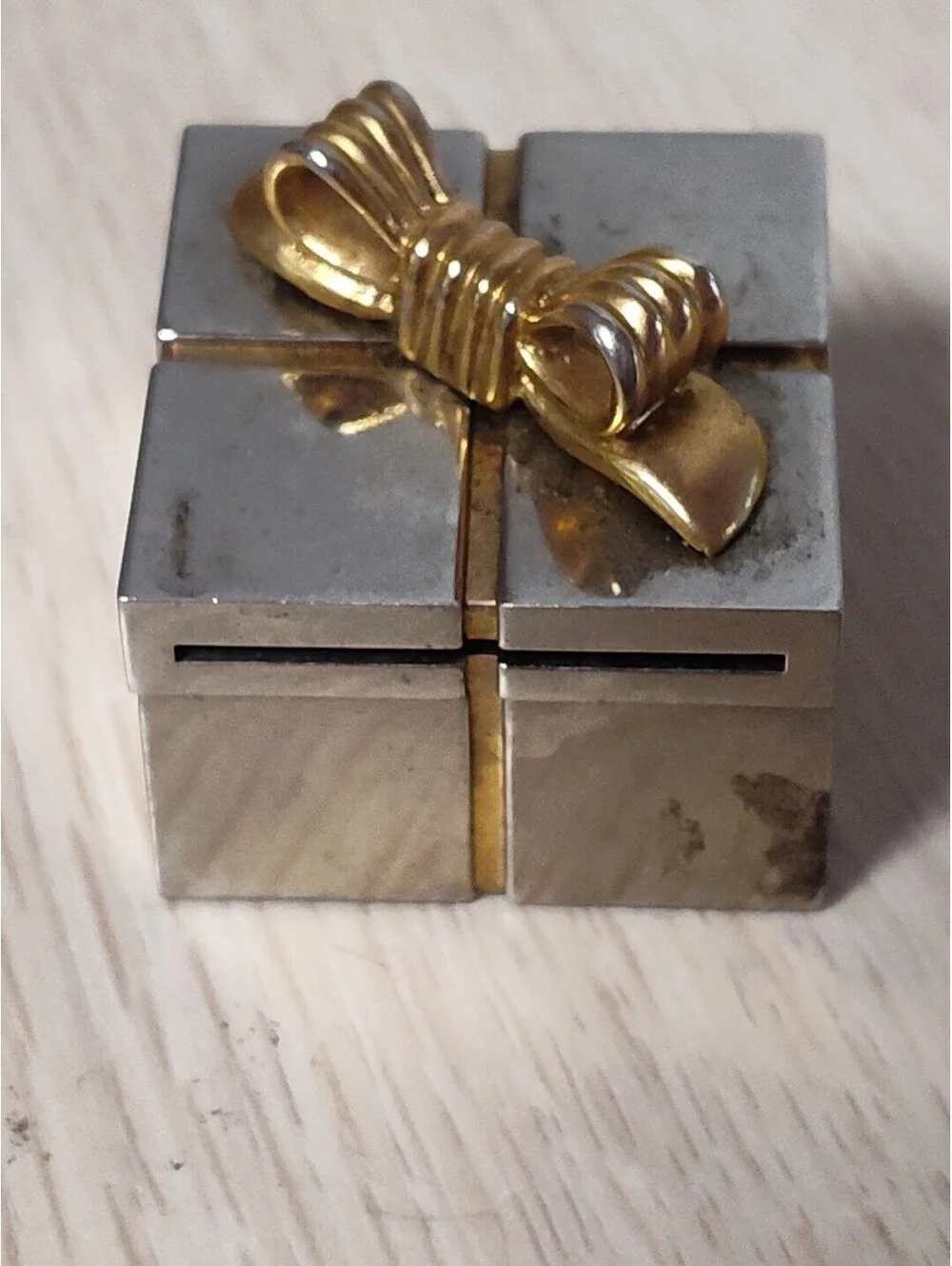 Small Vintage (CL-X15A) 1996 Flip Top Present Box Roman Numeral Clock ..